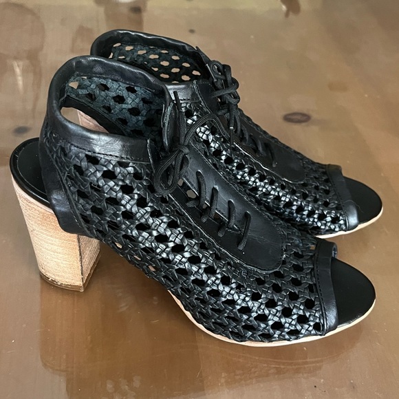 Perfect Black heeled sandal from Steven by Steven Madden. Size 10! - Picture 1 of 5